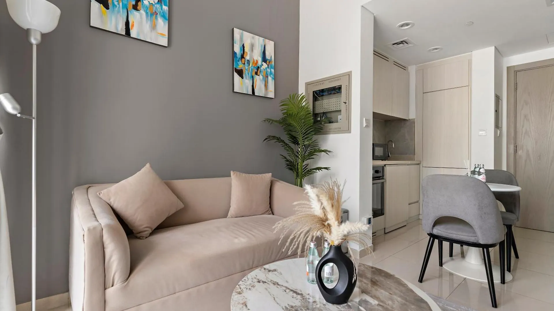 Stylish 1Br In Zada Tower With Pool Views Apartment Dubai