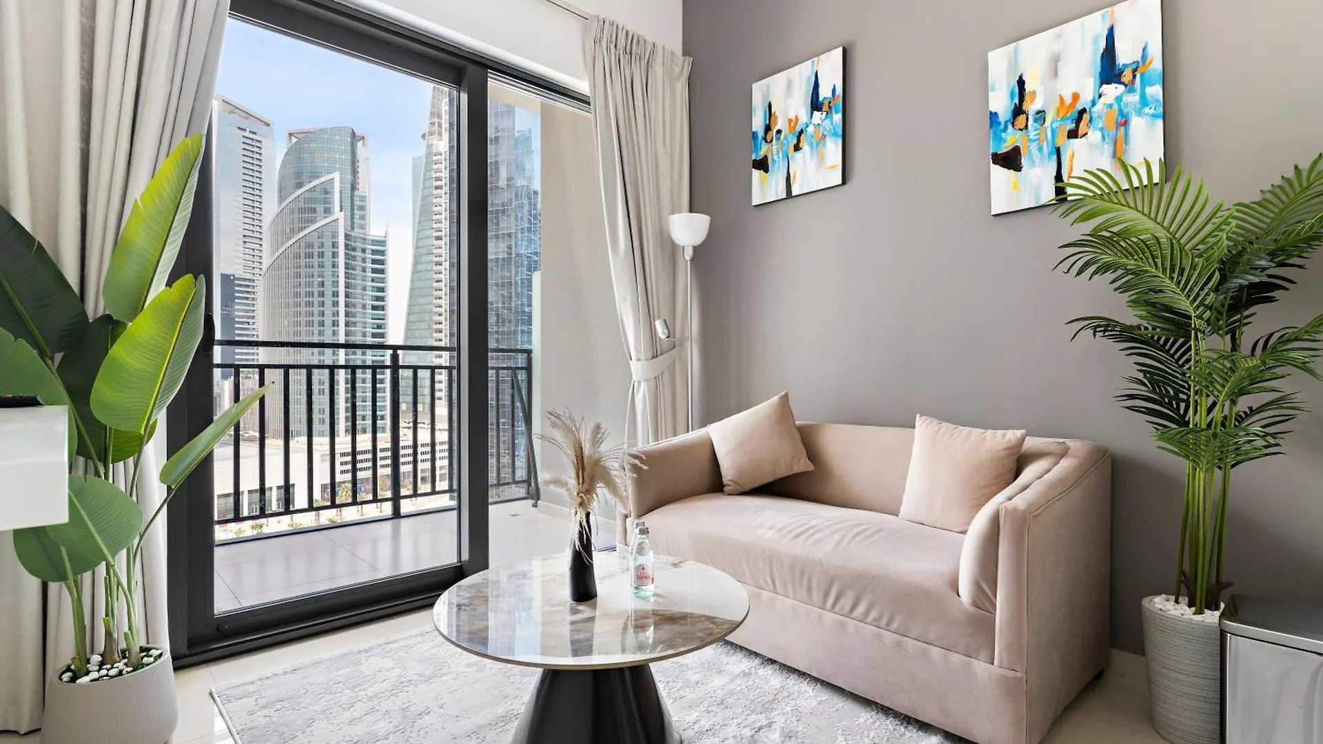 Stylish 1Br In Zada Tower With Pool Views Apartment Dubai
