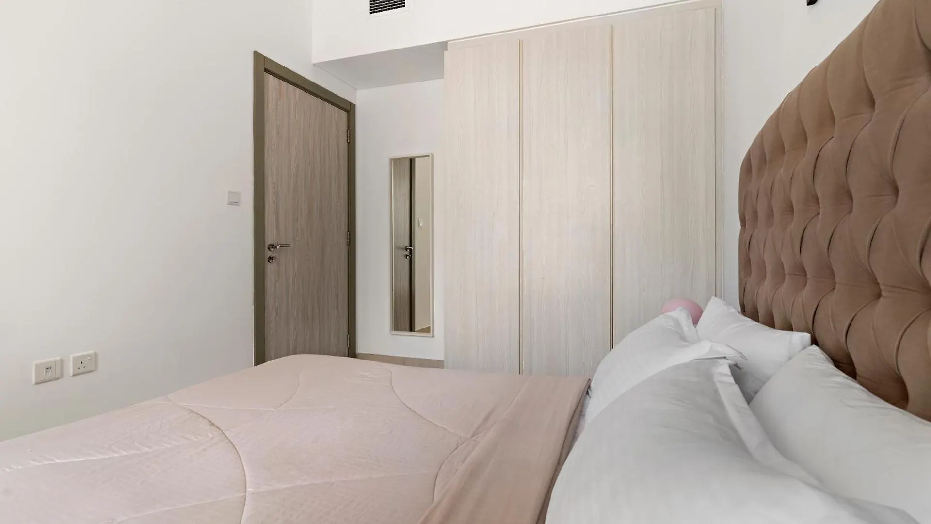 Stylish 1Br In Zada Tower With Pool Views Apartamento Dubai