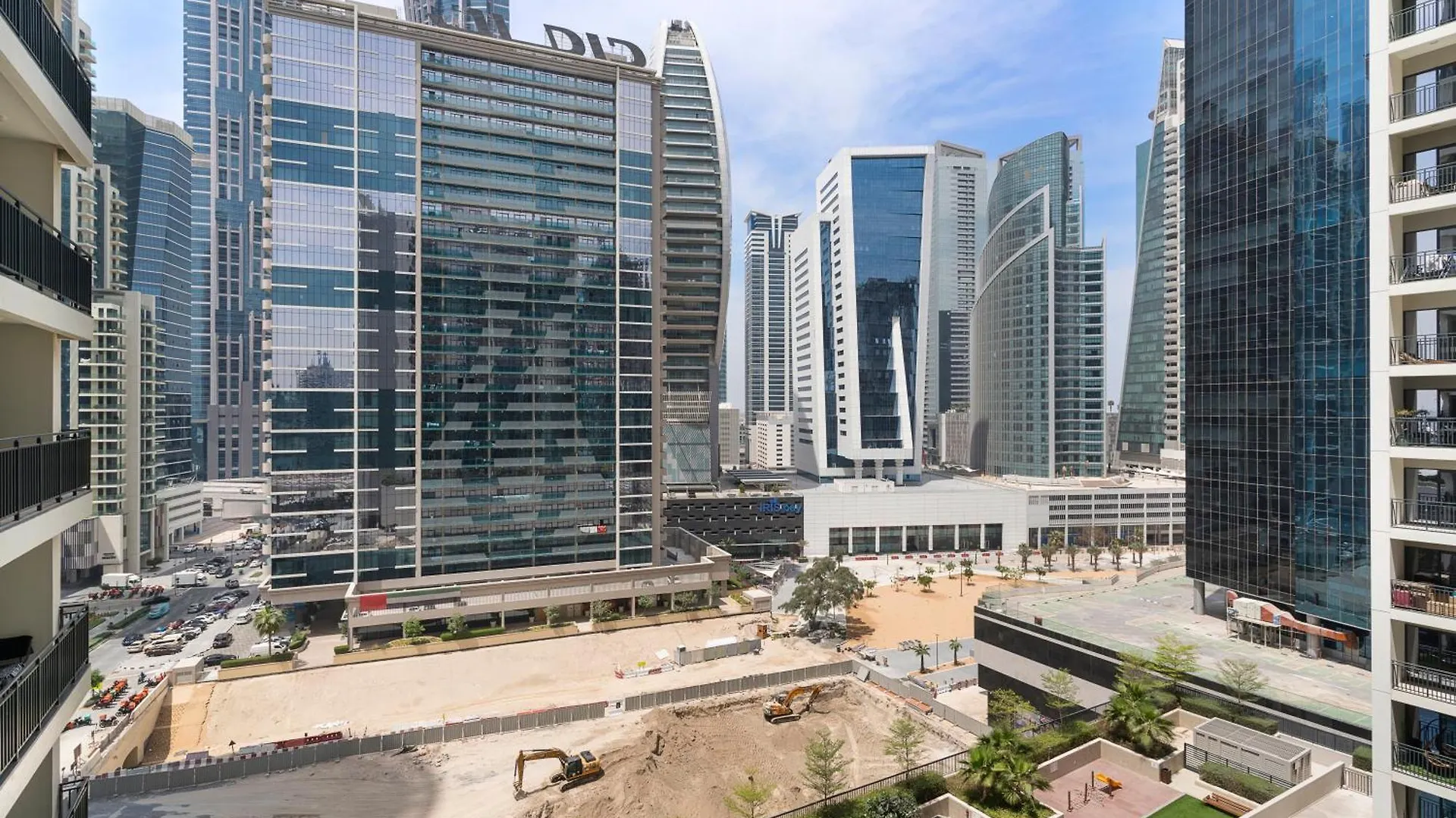 Stylish 1Br In Zada Tower With Pool Views Apartamento Dubai